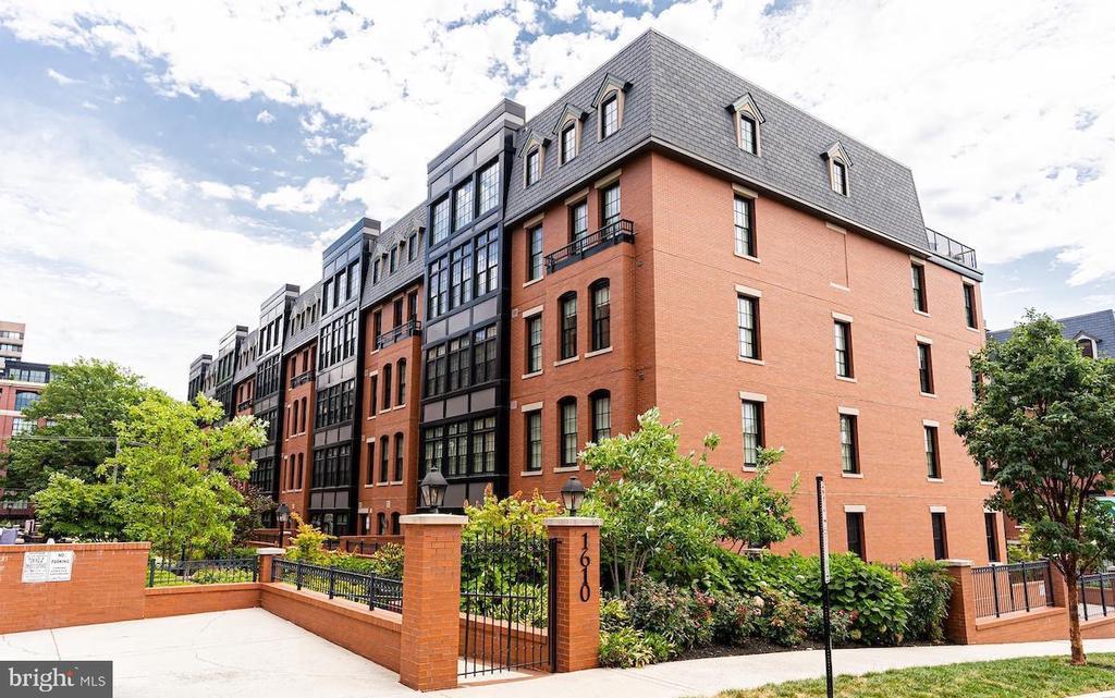 1610 N QUEEN STREET 222