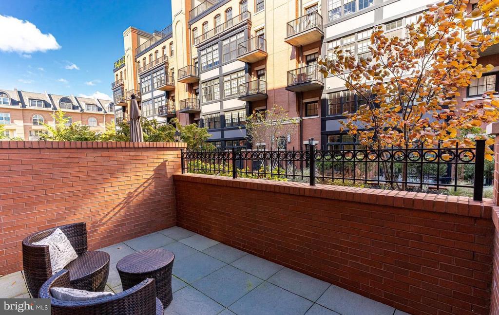 1610 N QUEEN STREET 222