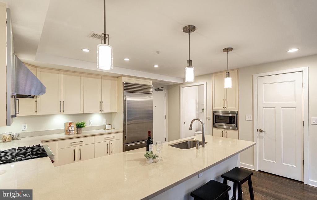 1610 N QUEEN STREET 222
