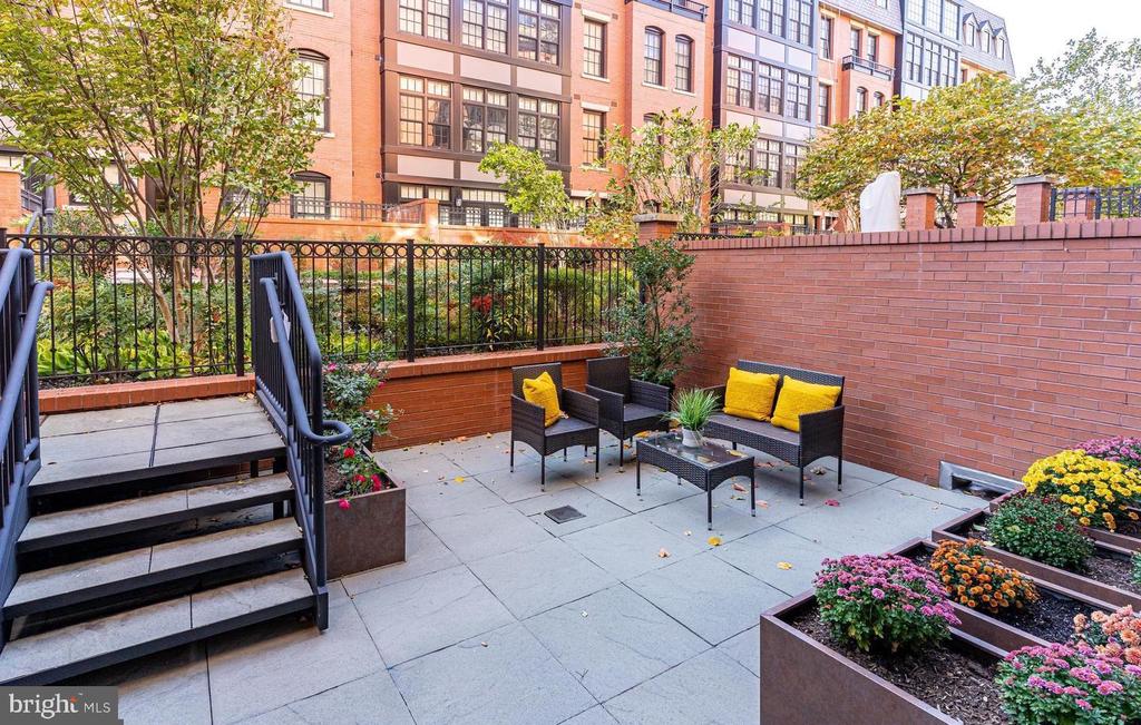 1610 N QUEEN STREET 222
