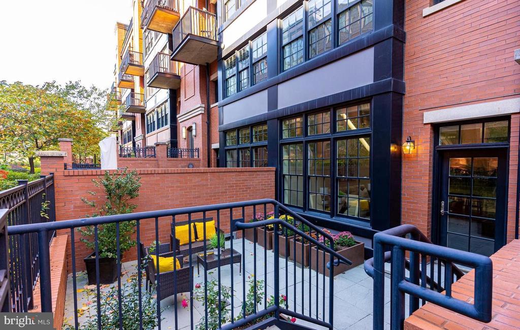 1610 N QUEEN STREET 222