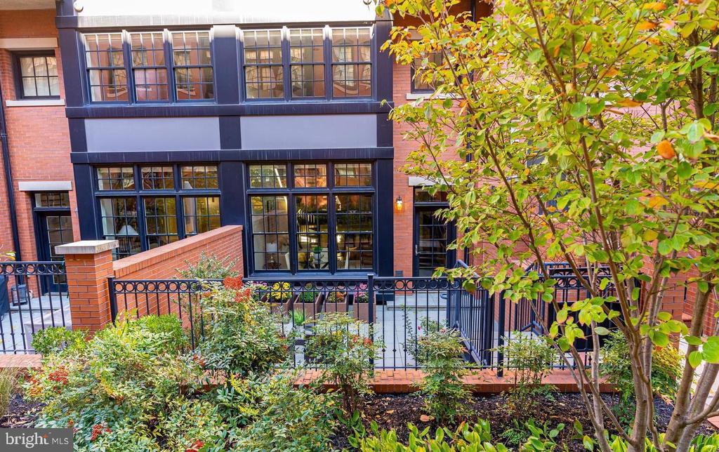 1610 N QUEEN STREET 222