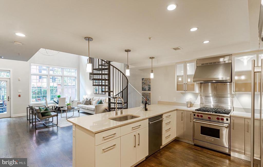 1610 N QUEEN STREET 222