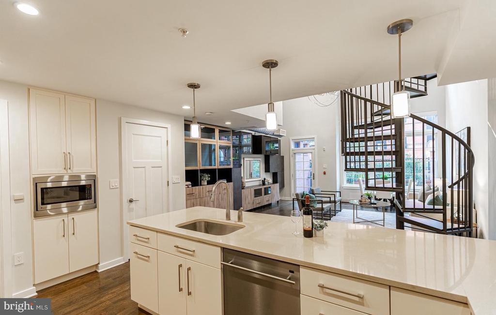 1610 N QUEEN STREET 222
