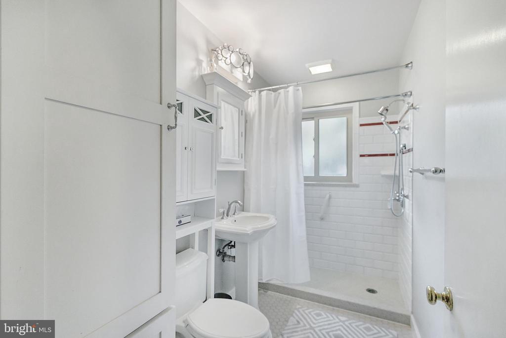 6563 WILLIAMSBURG BOULEVARD
