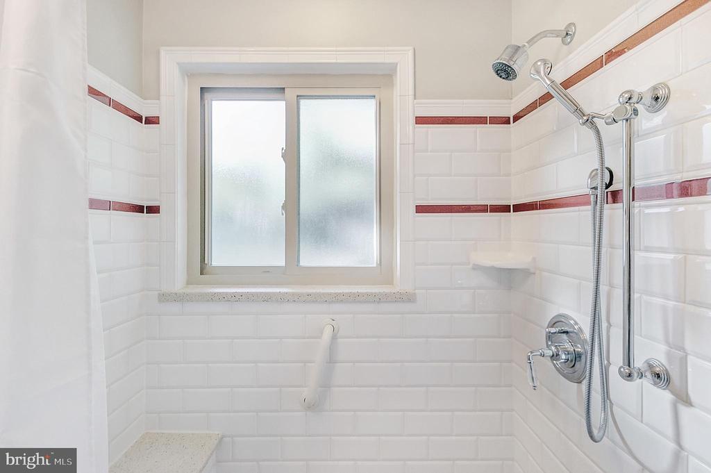 6563 WILLIAMSBURG BOULEVARD
