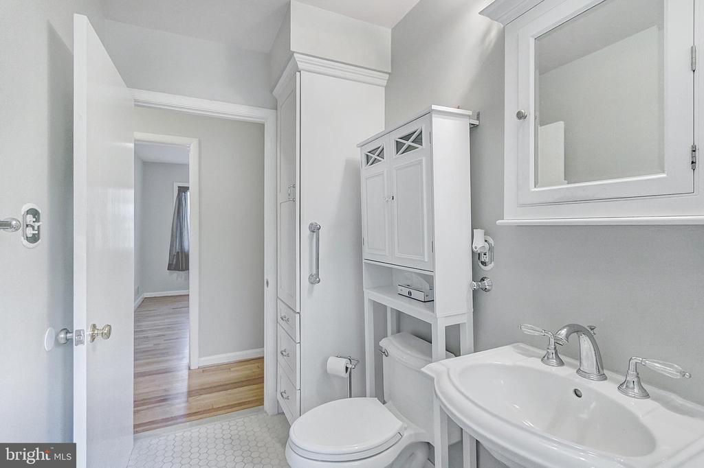 6563 WILLIAMSBURG BOULEVARD
