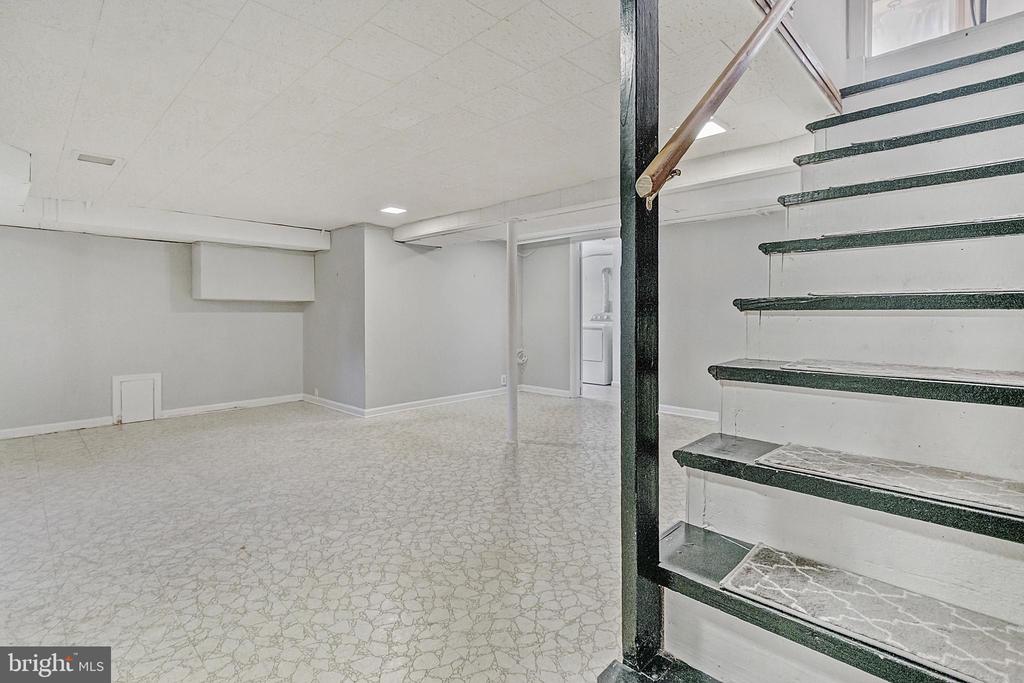 6563 WILLIAMSBURG BOULEVARD