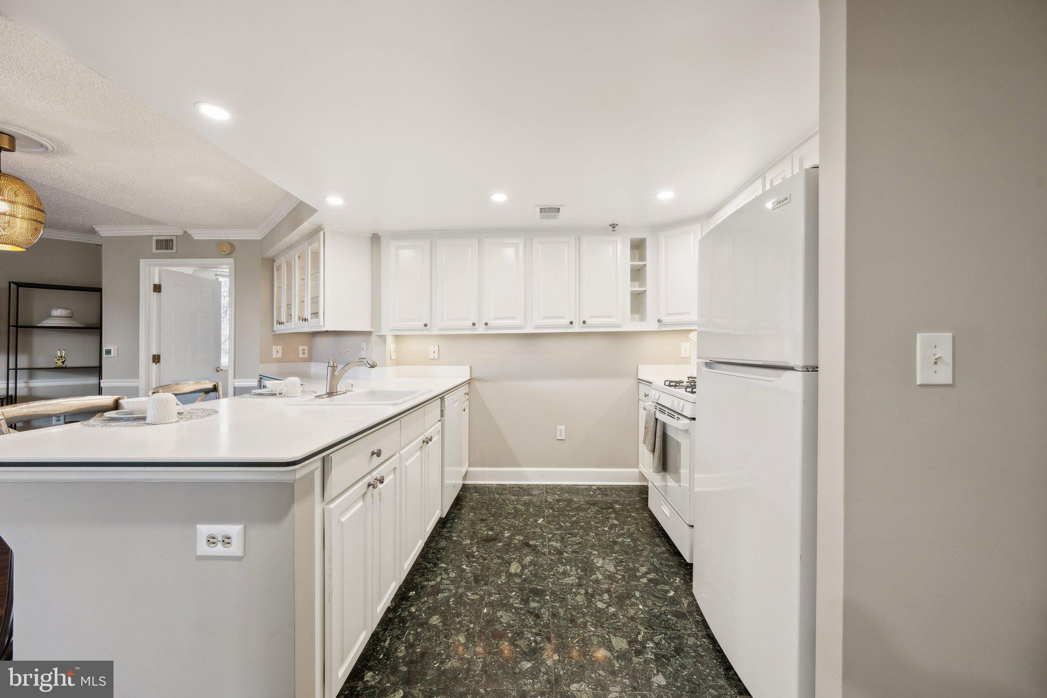 1276 N WAYNE STREET 320