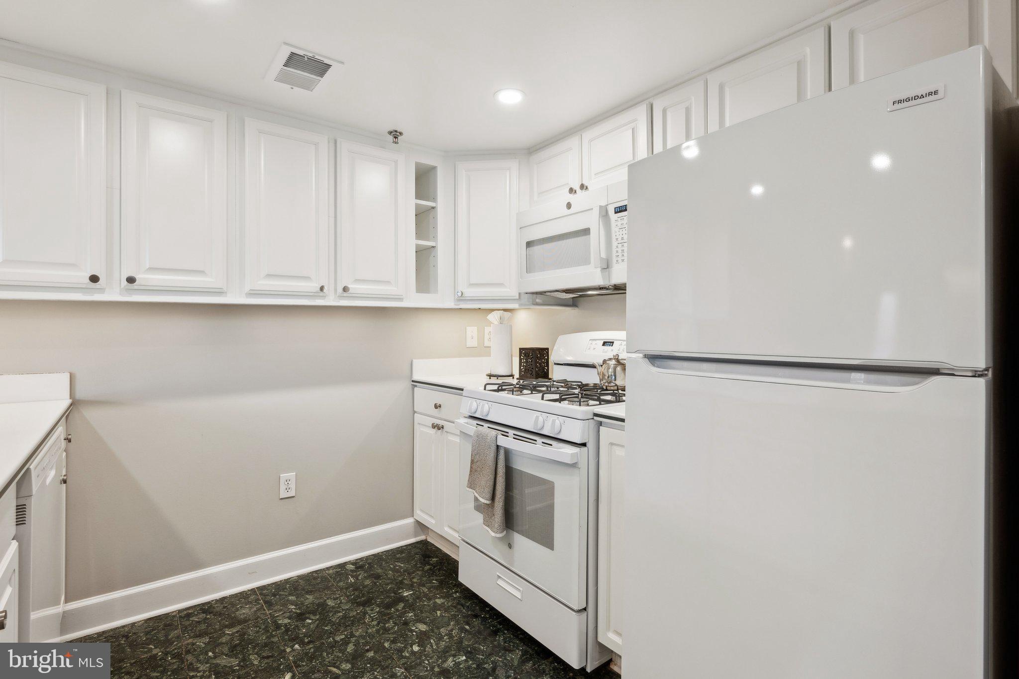 1276 N WAYNE STREET 320