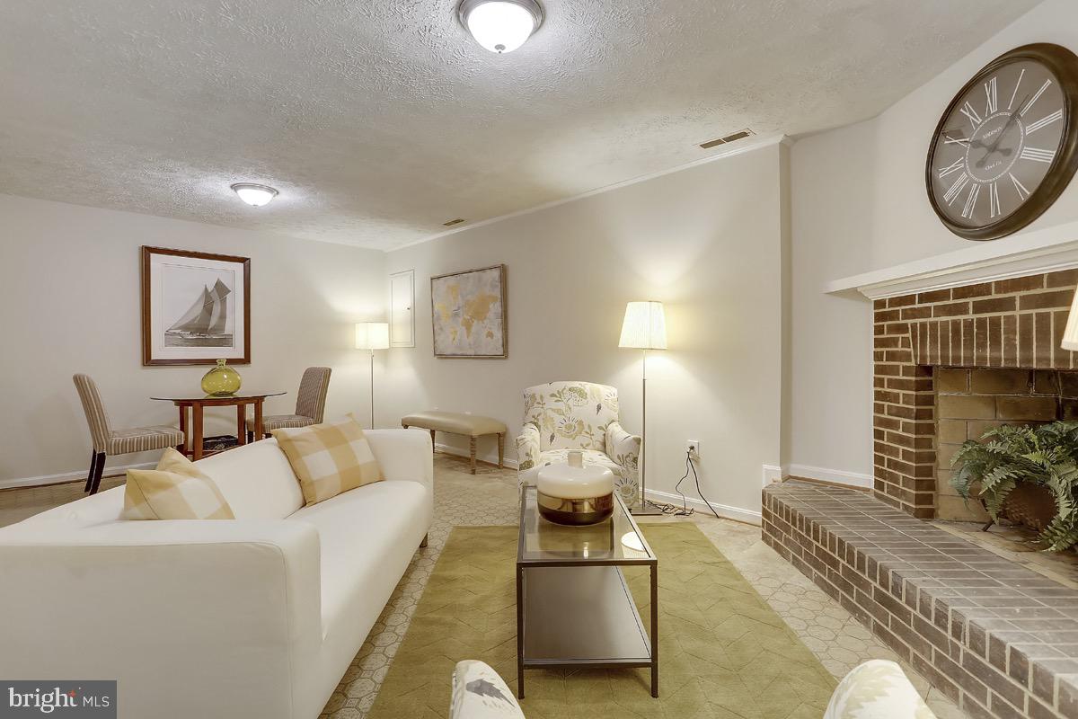 2220 N TUCKAHOE STREET