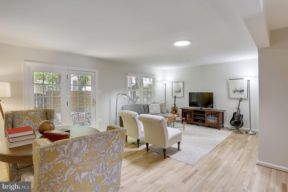 2220 N TUCKAHOE STREET