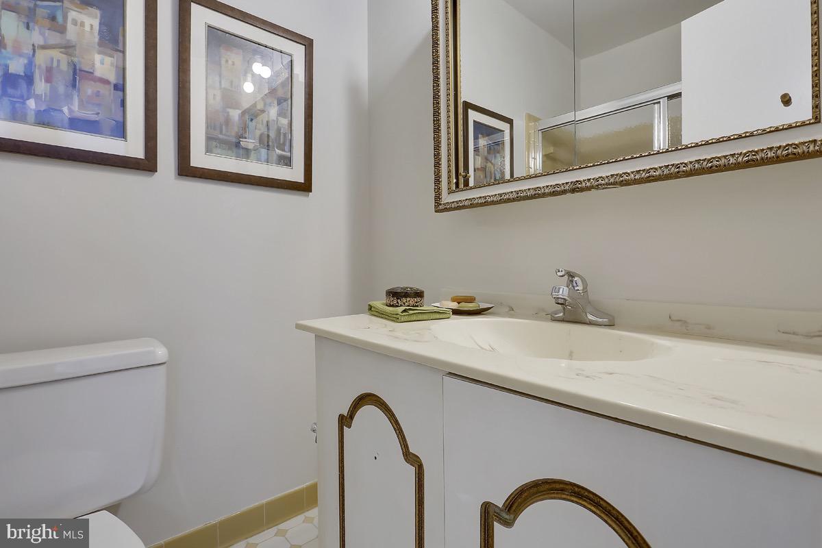 2220 N TUCKAHOE STREET