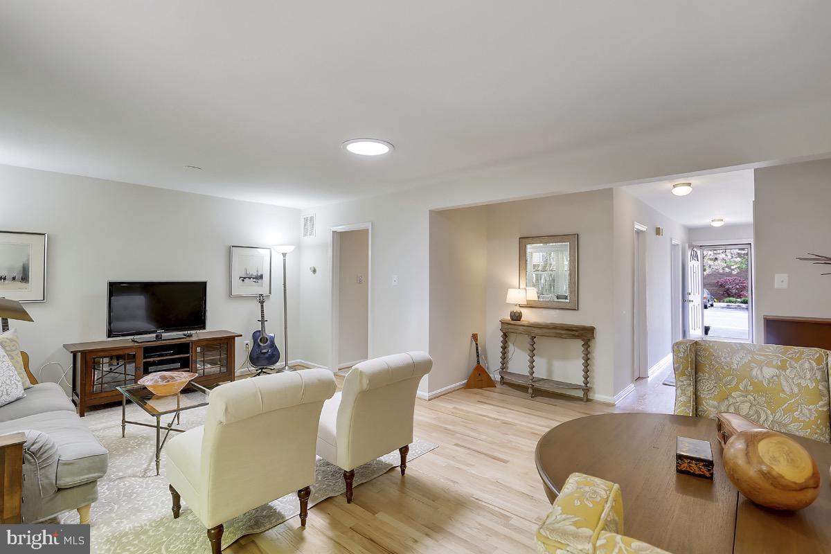 2220 N TUCKAHOE STREET