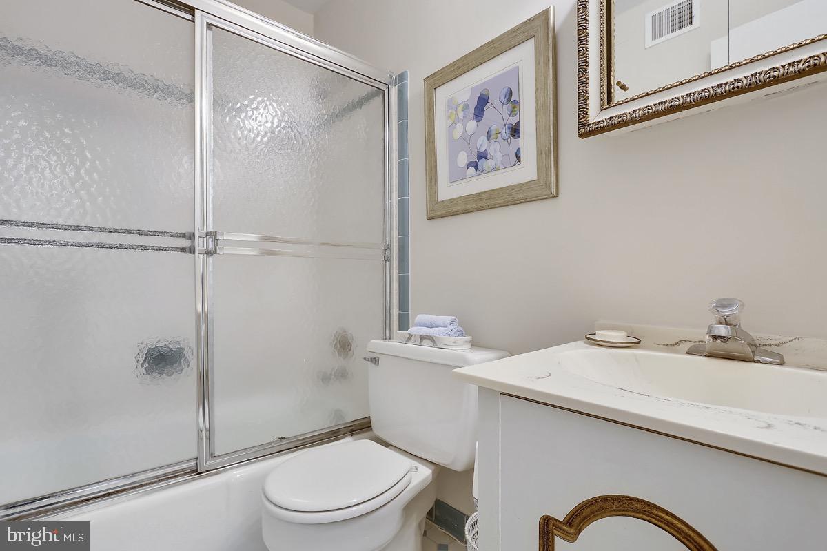 2220 N TUCKAHOE STREET