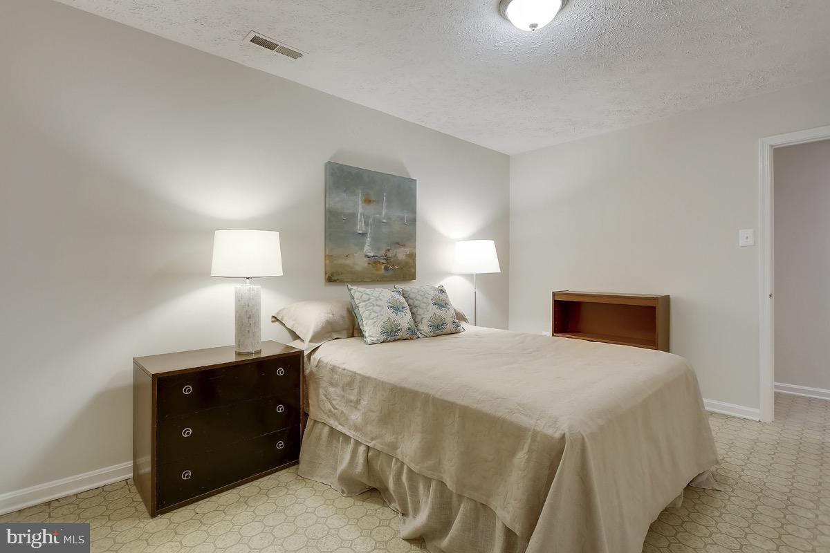 2220 N TUCKAHOE STREET