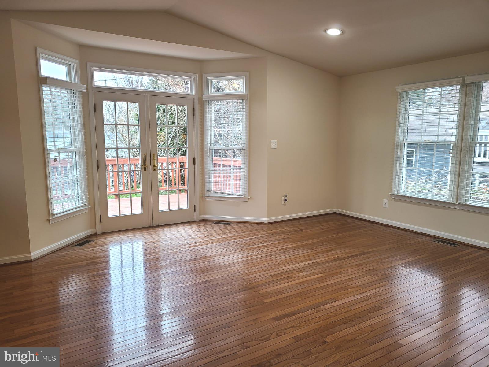 1920 N KENILWORTH STREET