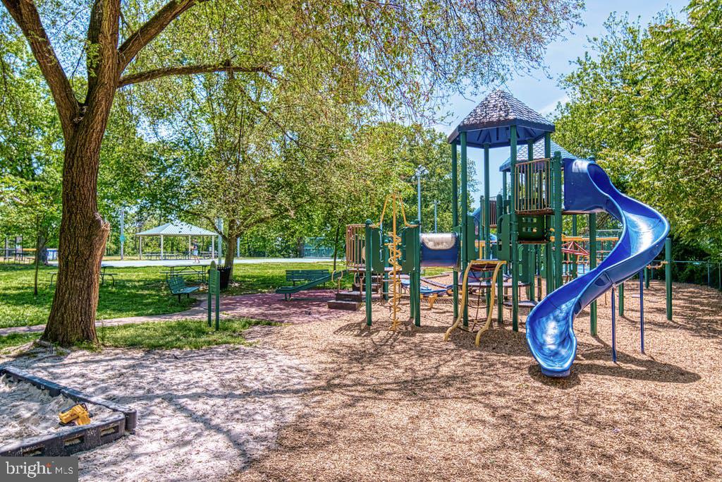 1300 ARMY NAVY DRIVE 322