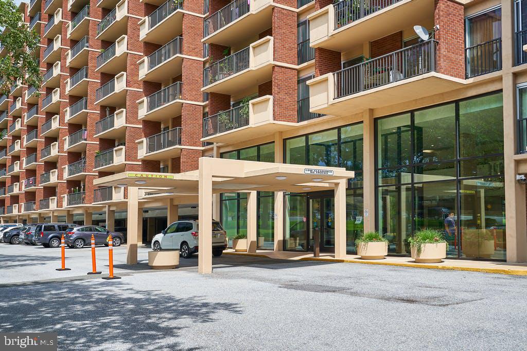 1300 ARMY NAVY DRIVE 322