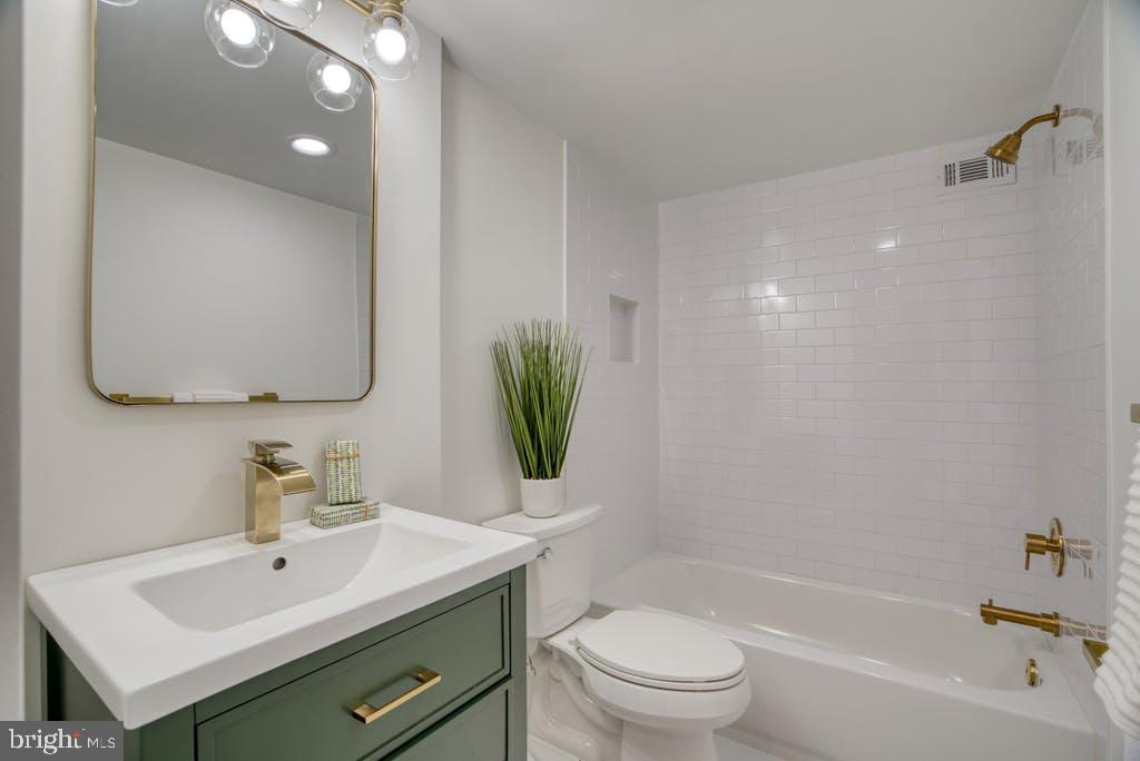 1300 ARMY NAVY DRIVE 322