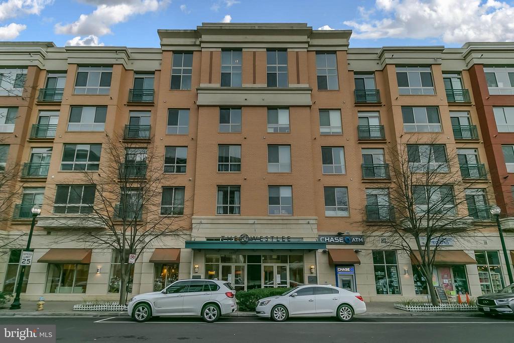 2200 N WESTMORELAND STREET 225