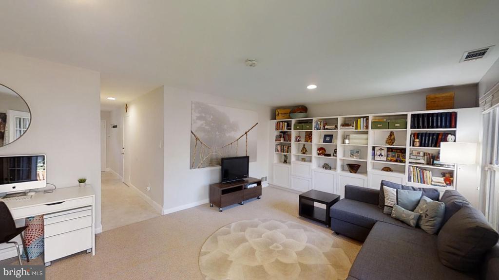 1924 N WOODLEY STREET