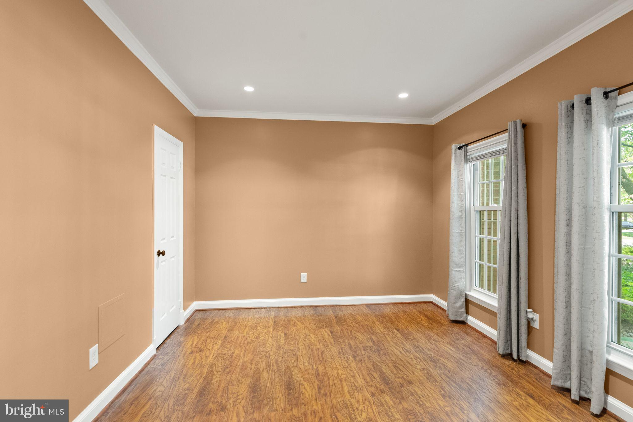 2345 S ROLFE STREET S