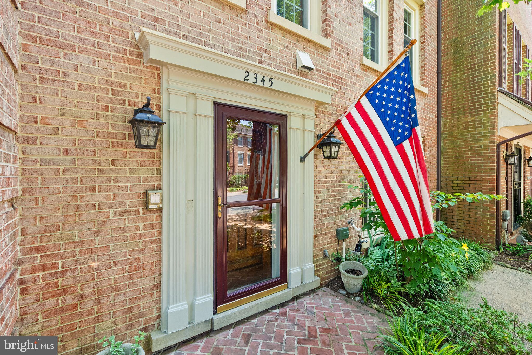 2345 S ROLFE STREET S