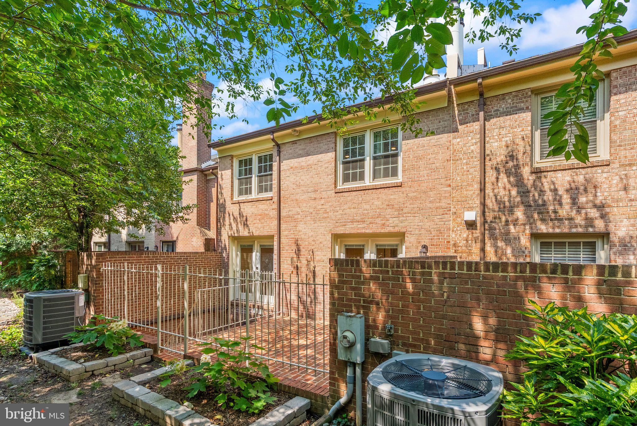 2345 S ROLFE STREET S