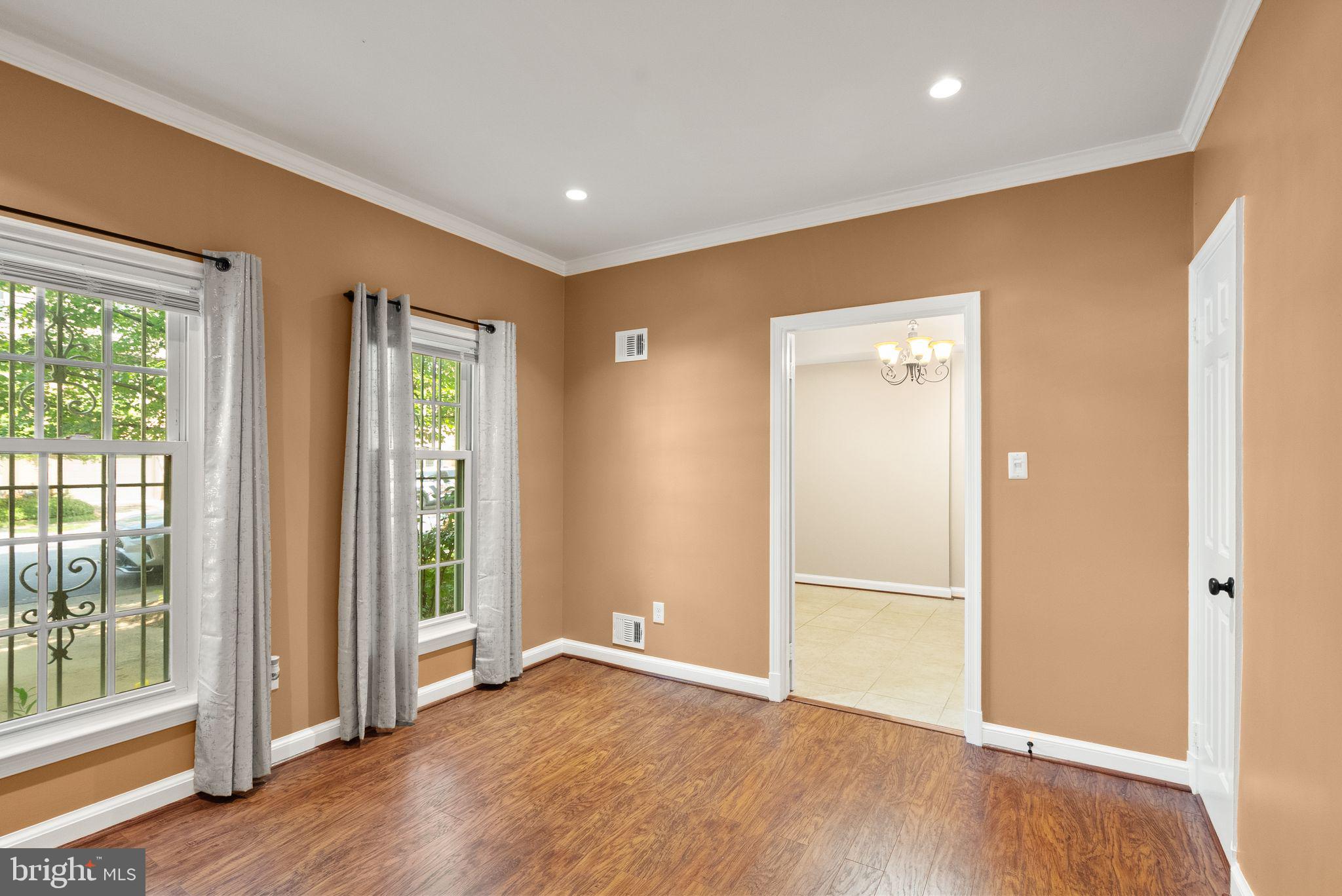 2345 S ROLFE STREET S