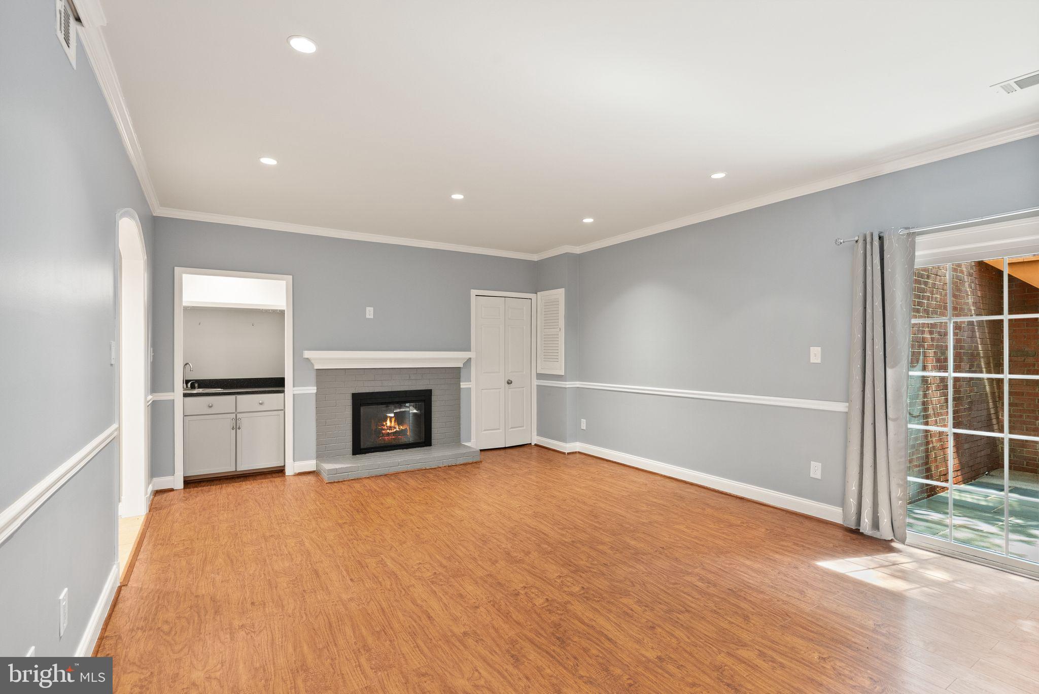 2345 S ROLFE STREET S