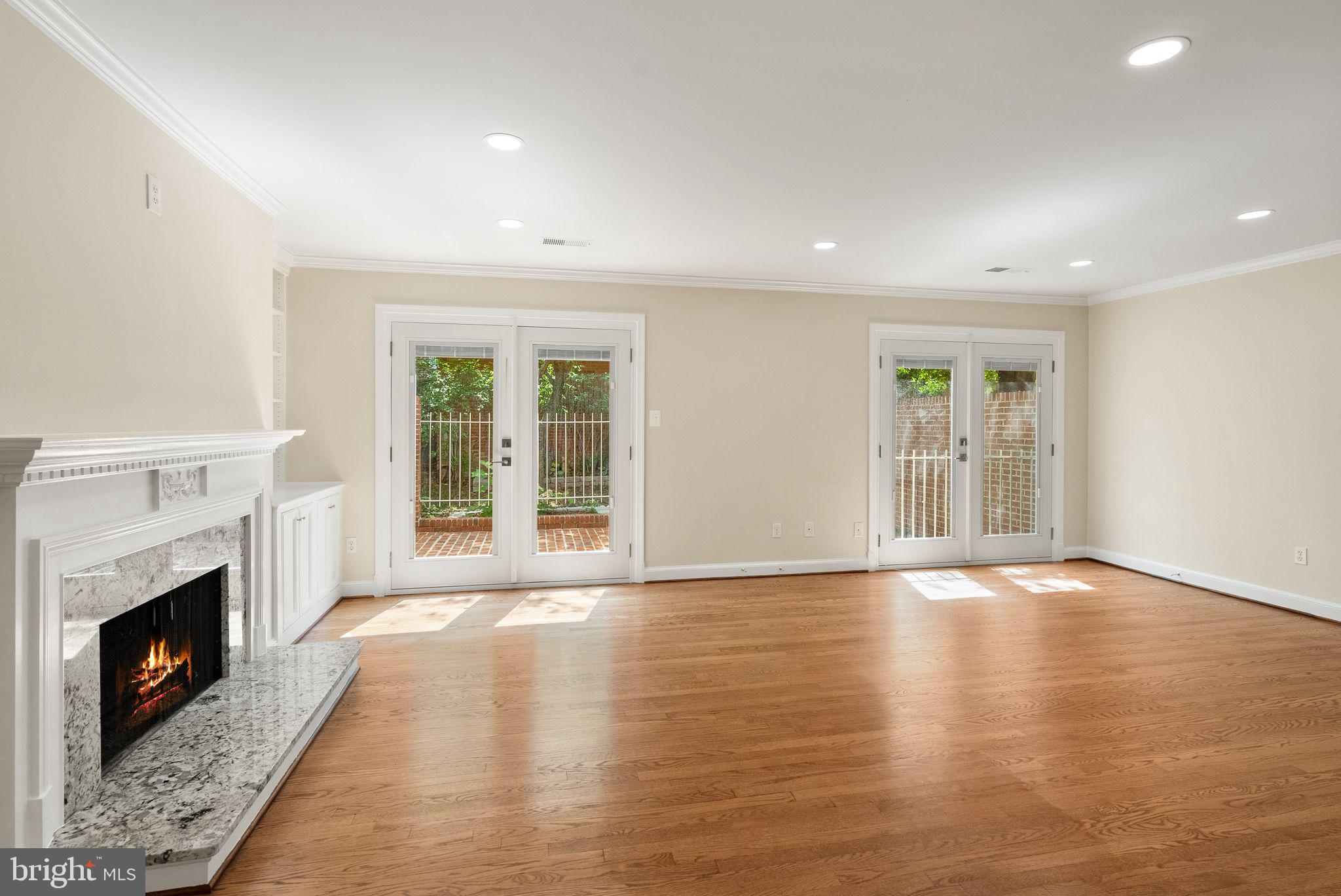 2345 S ROLFE STREET S