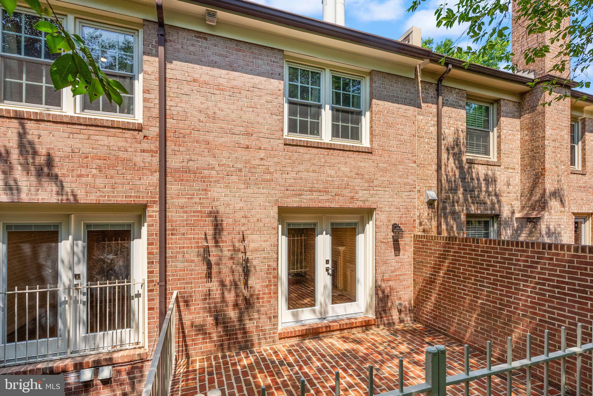 2345 S ROLFE STREET S