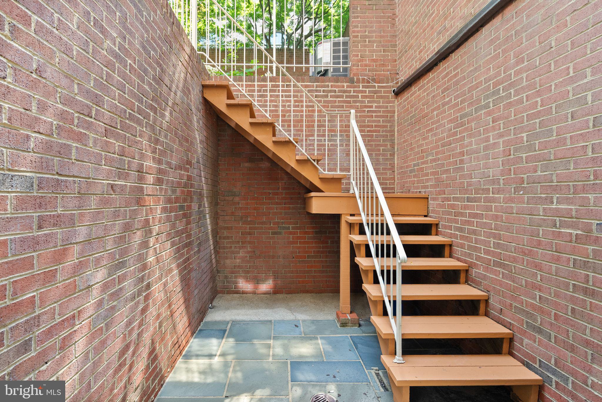 2345 S ROLFE STREET S