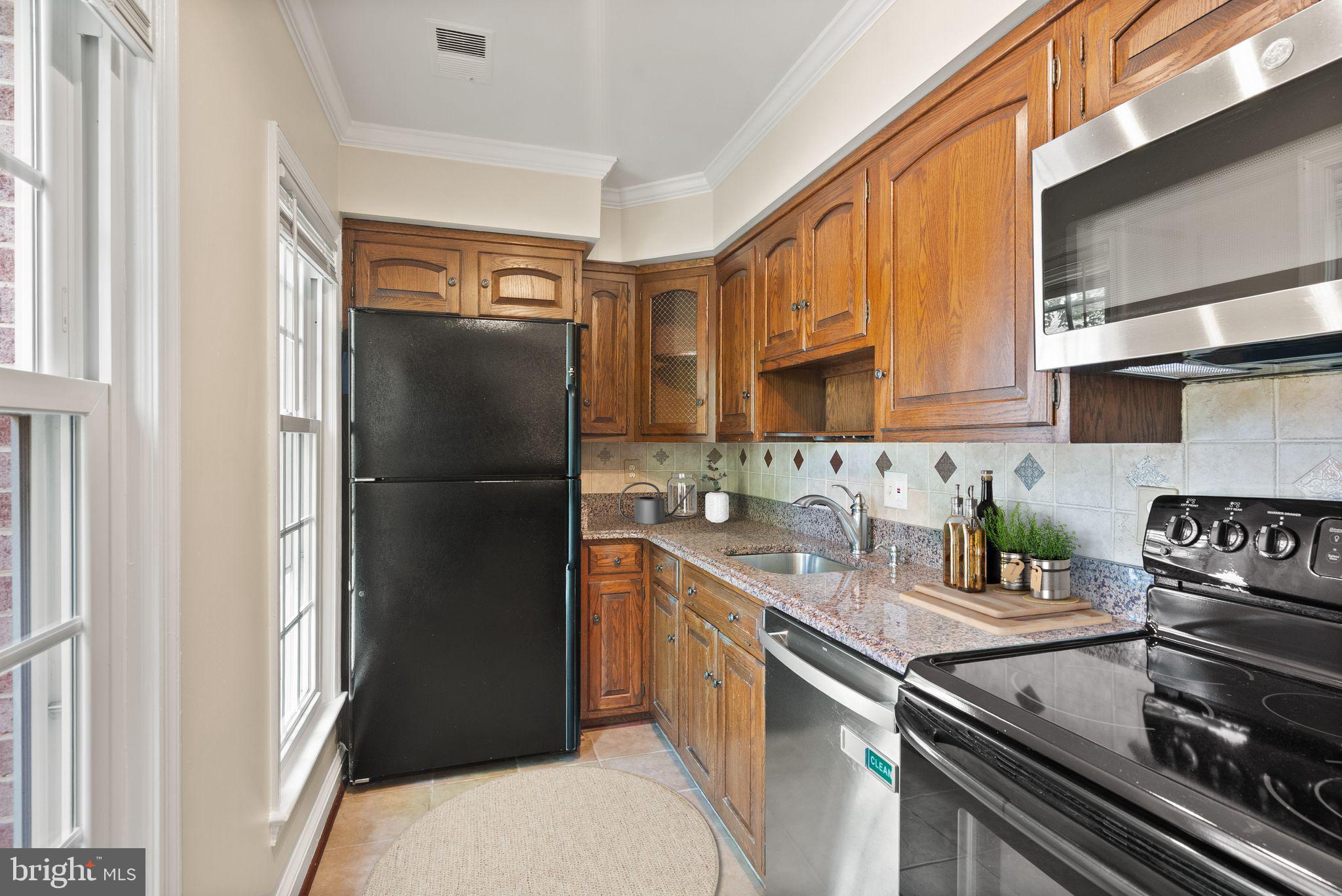 2345 S ROLFE STREET S