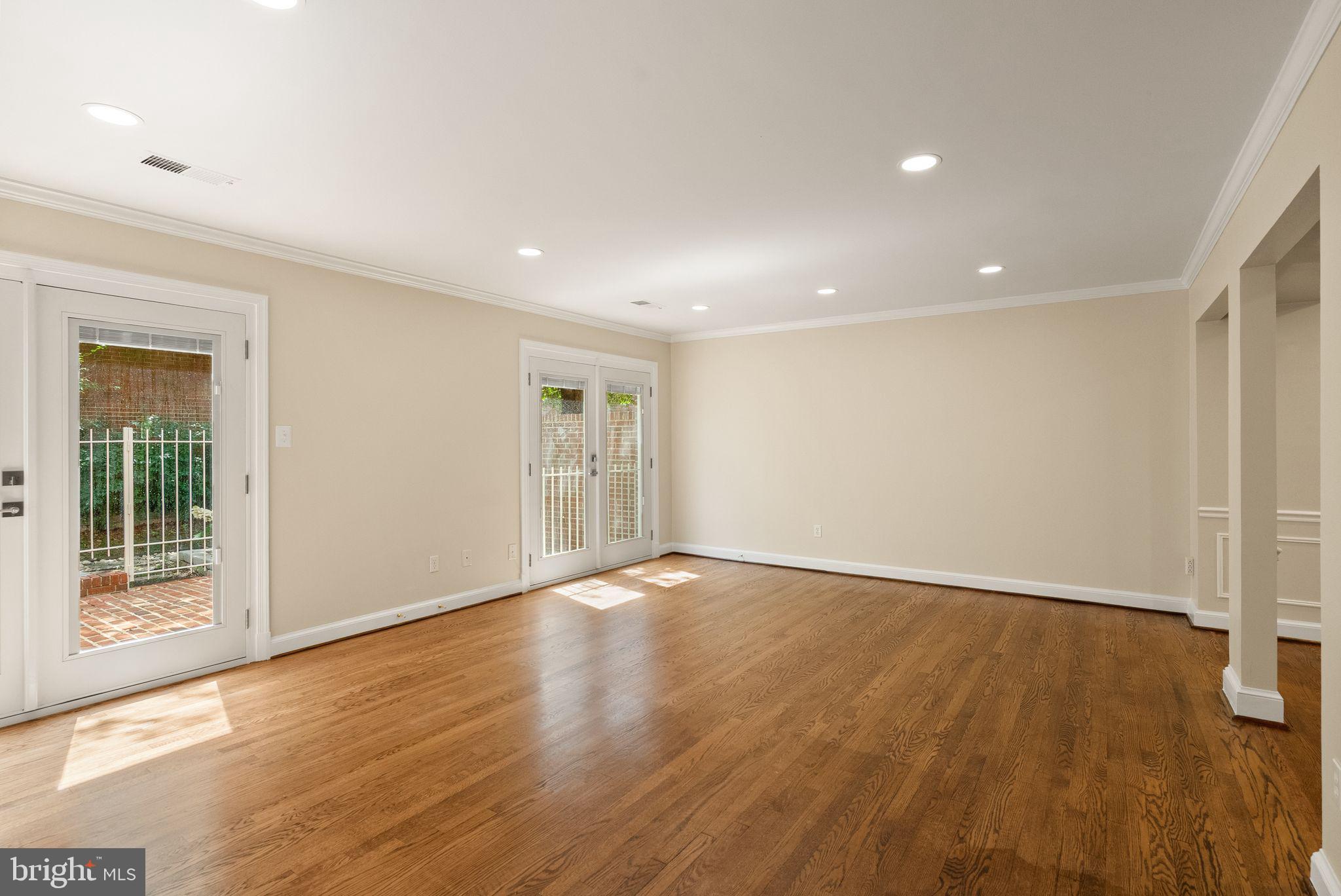 2345 S ROLFE STREET S