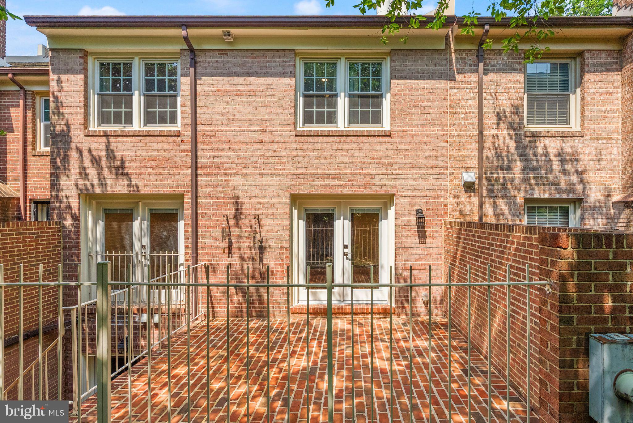 2345 S ROLFE STREET S