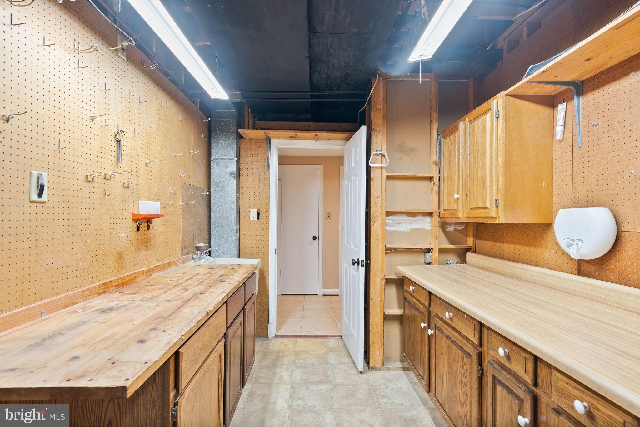 2345 S ROLFE STREET S