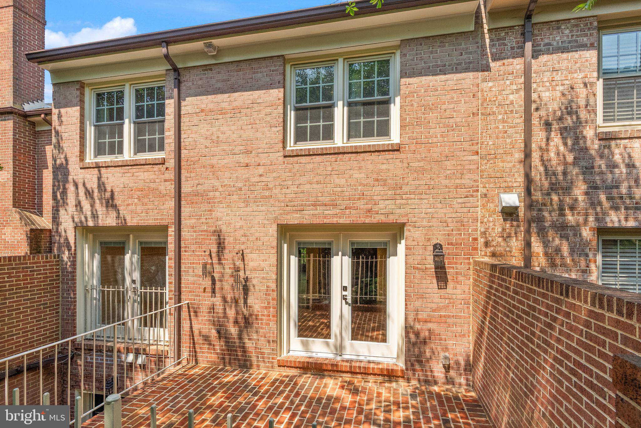 2345 S ROLFE STREET S