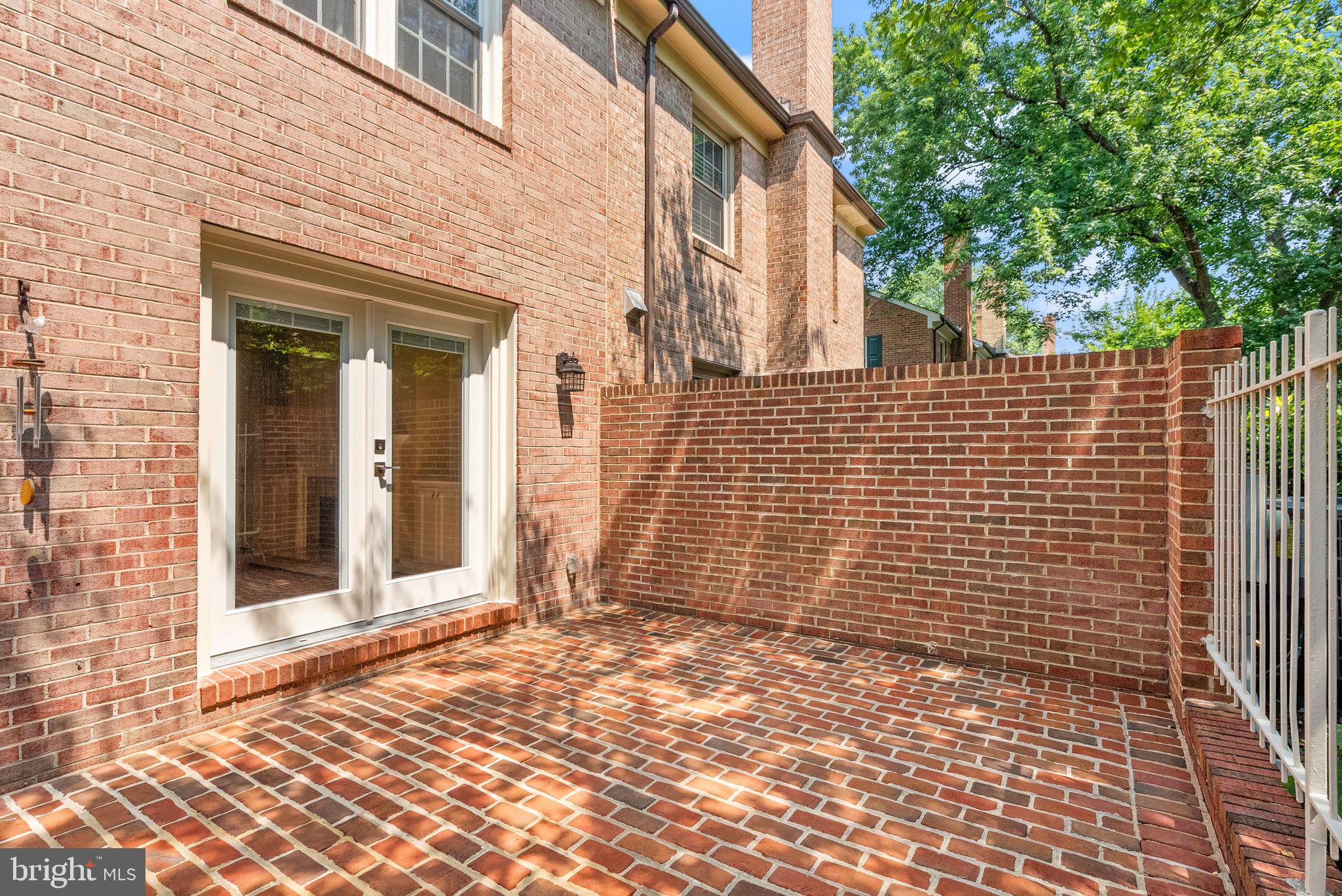 2345 S ROLFE STREET S