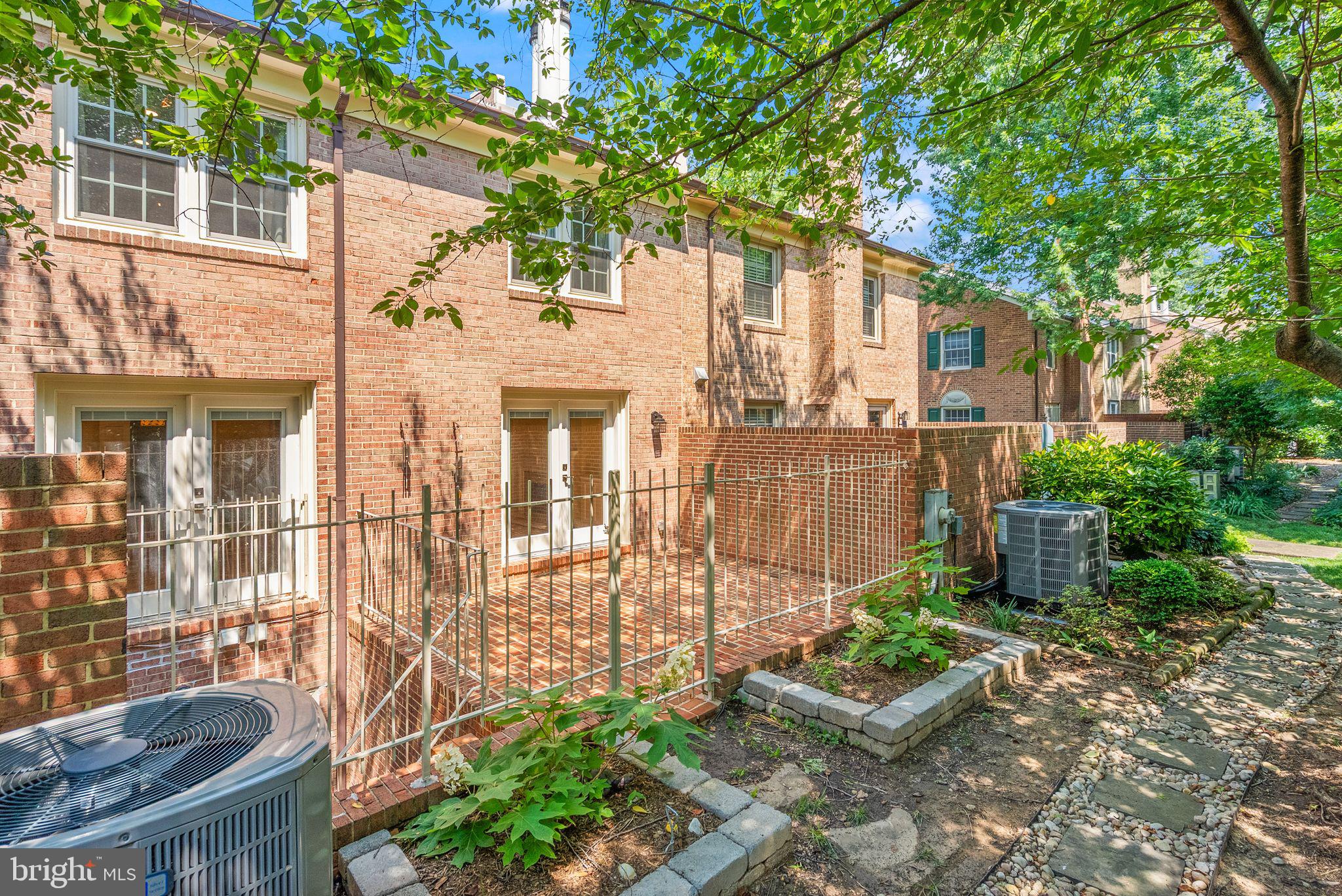 2345 S ROLFE STREET S