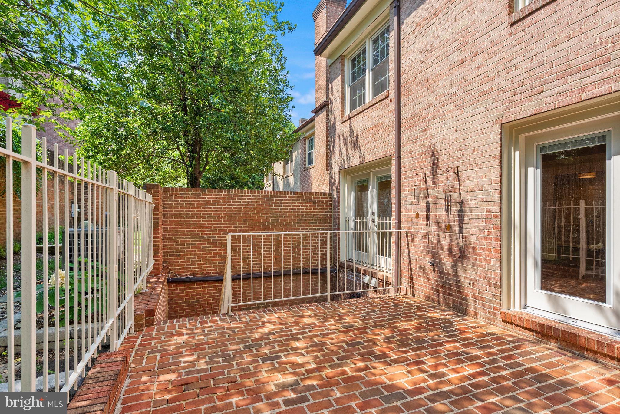 2345 S ROLFE STREET S