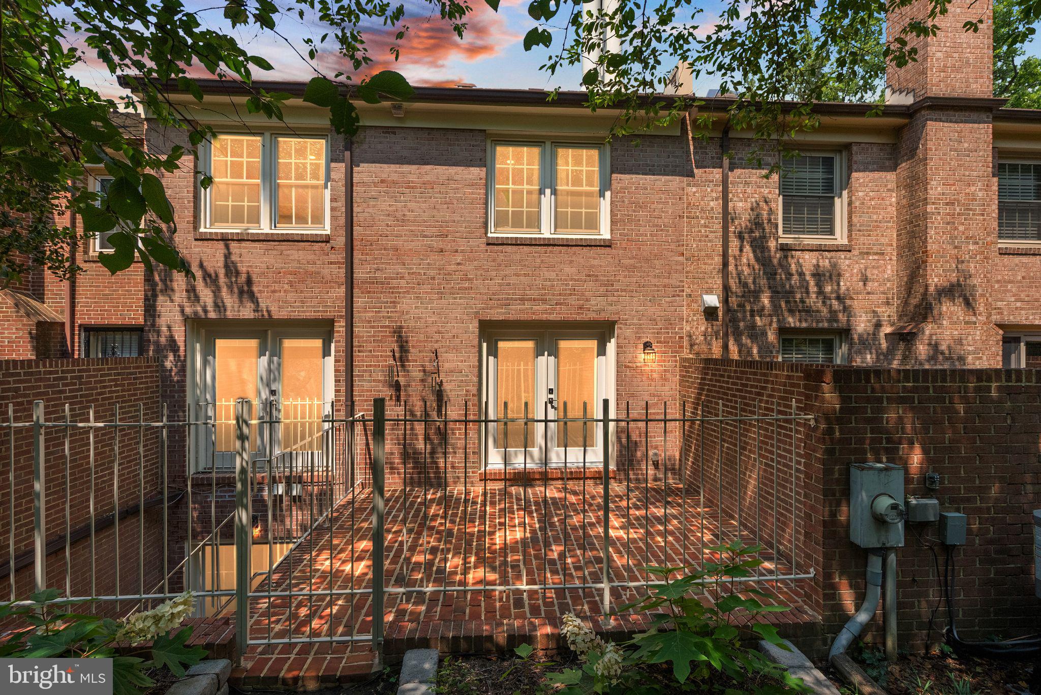 2345 S ROLFE STREET S