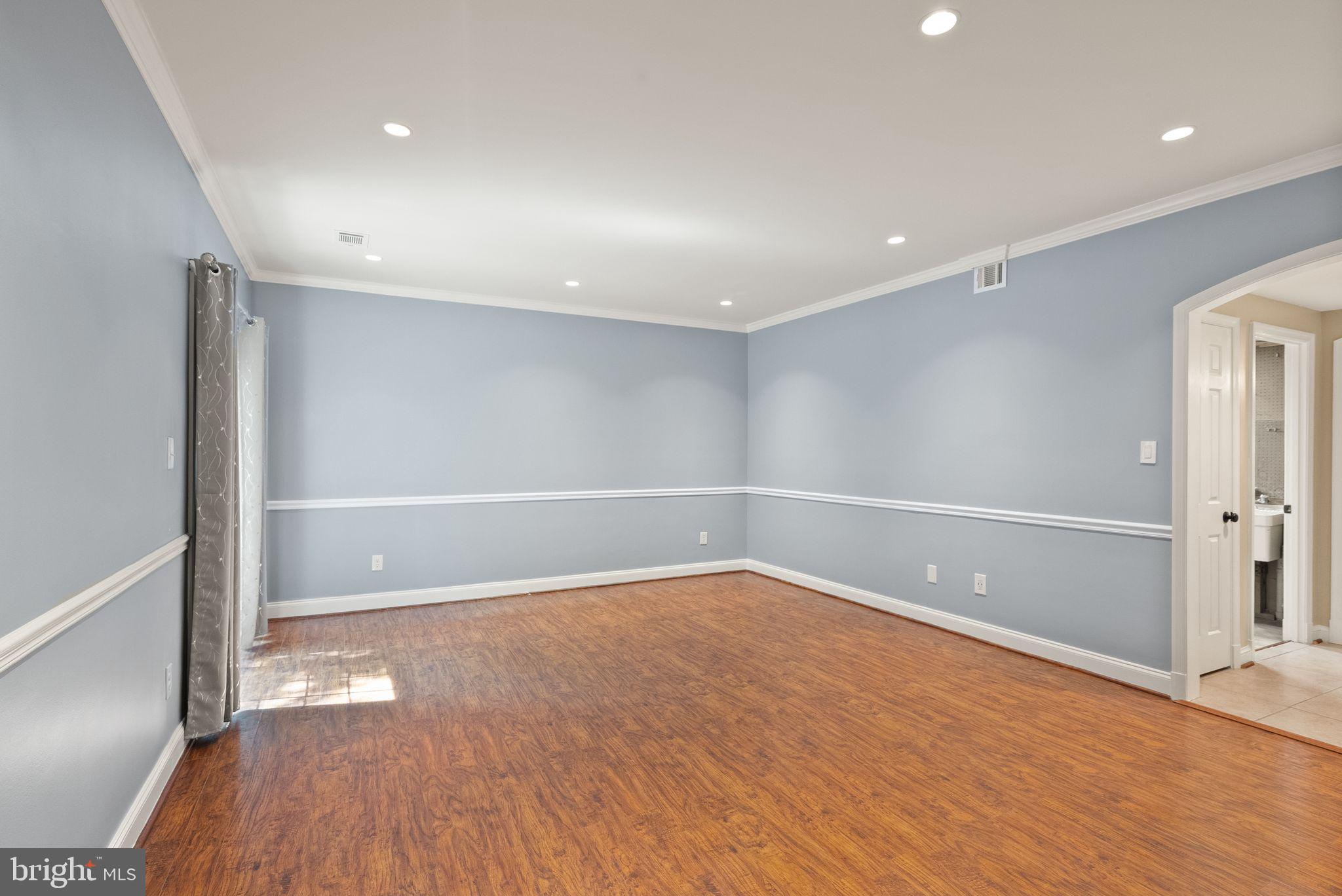 2345 S ROLFE STREET S