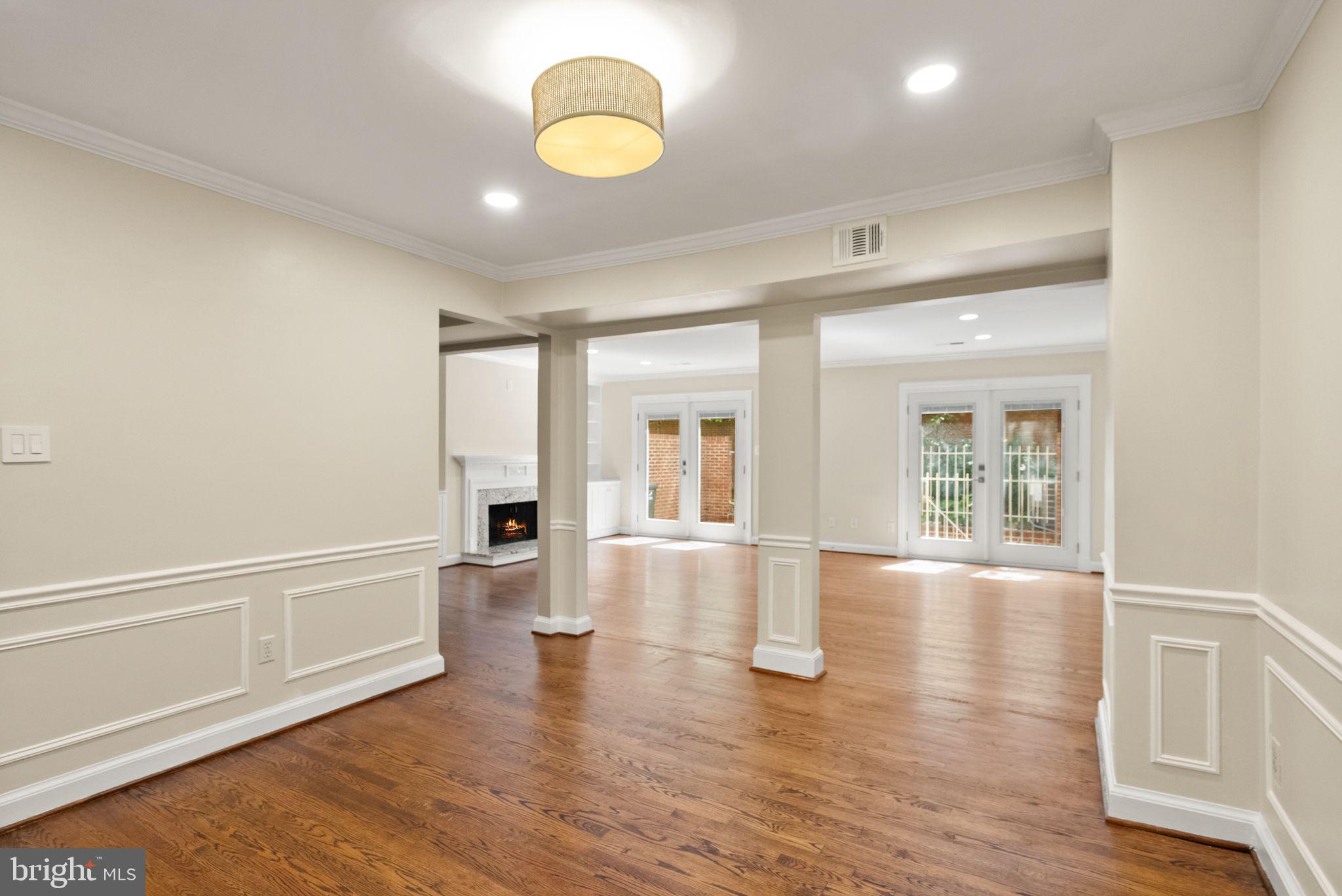 2345 S ROLFE STREET S