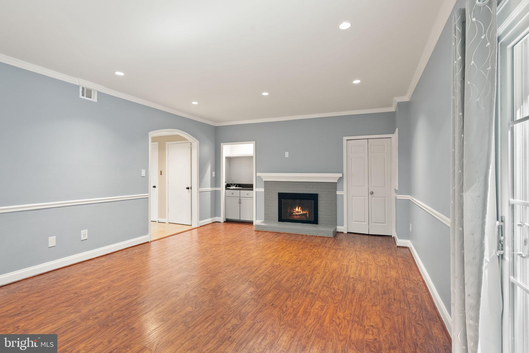 2345 S ROLFE STREET S