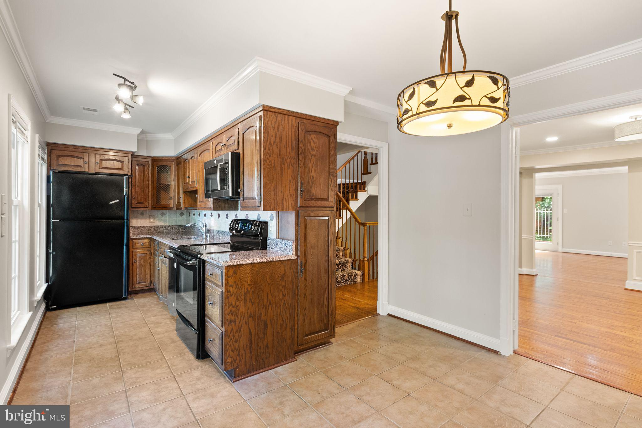 2345 S ROLFE STREET S