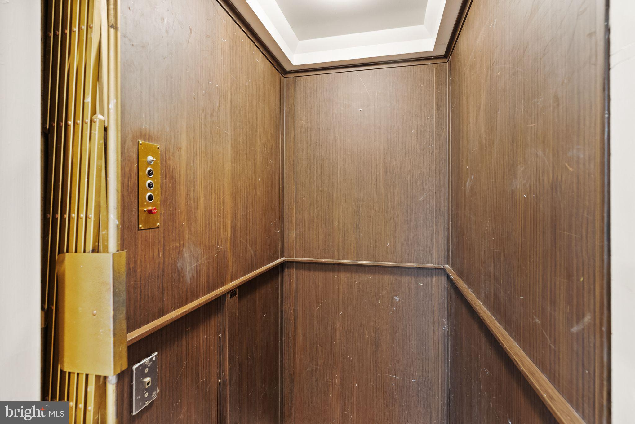 2345 S ROLFE STREET S