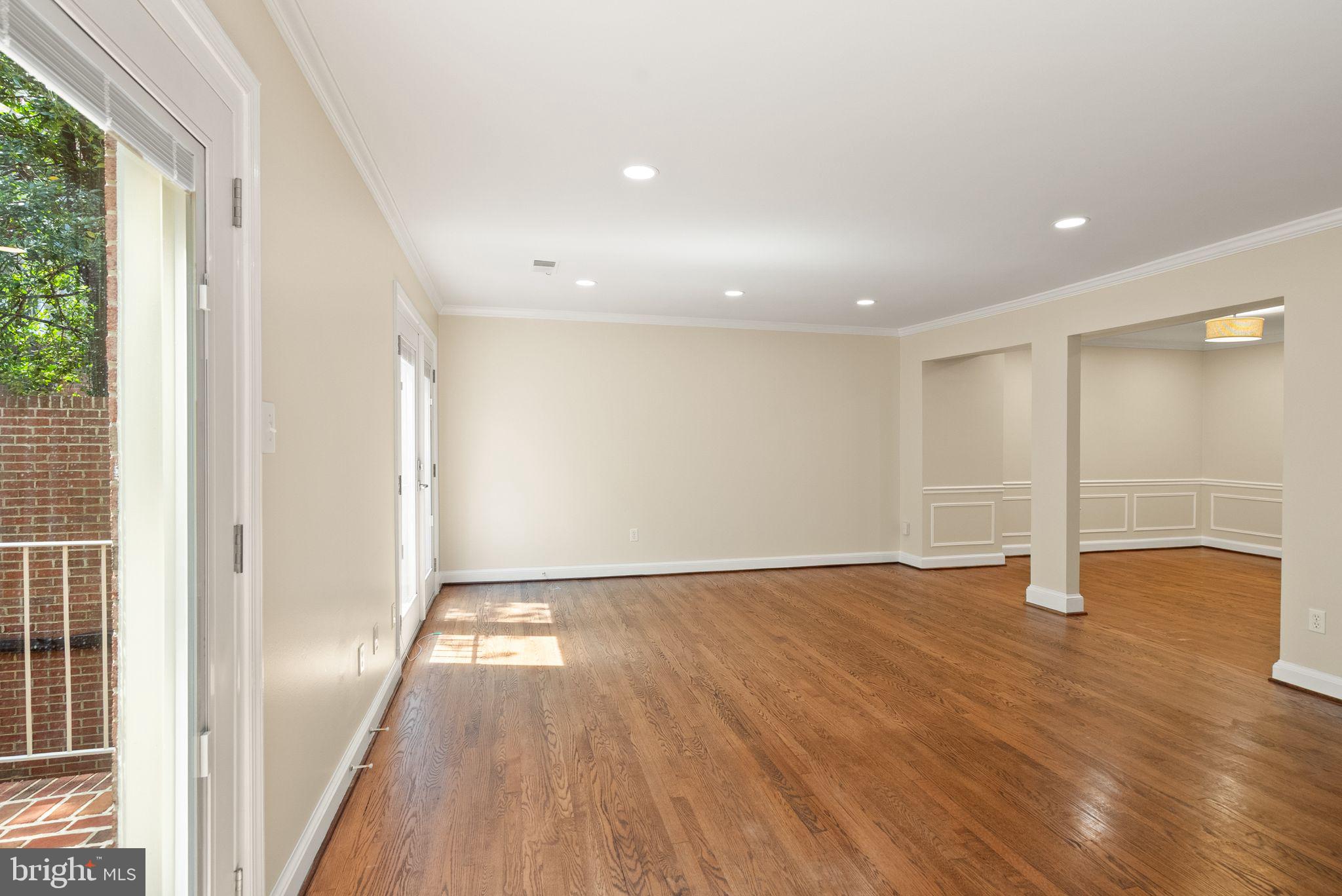 2345 S ROLFE STREET S