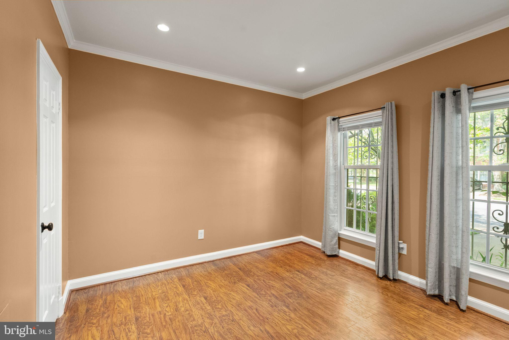 2345 S ROLFE STREET S